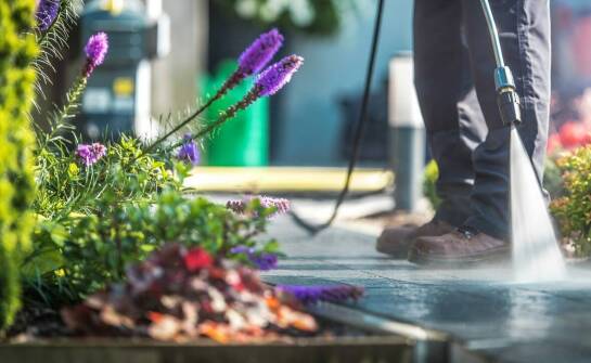 Łatwość obsługi myjek ciśnieniowych – co oferują nowoczesne modele?