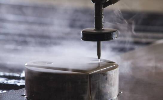 Obróbka kamienia maszynami CNC – jak wpływa na jakość produktów?