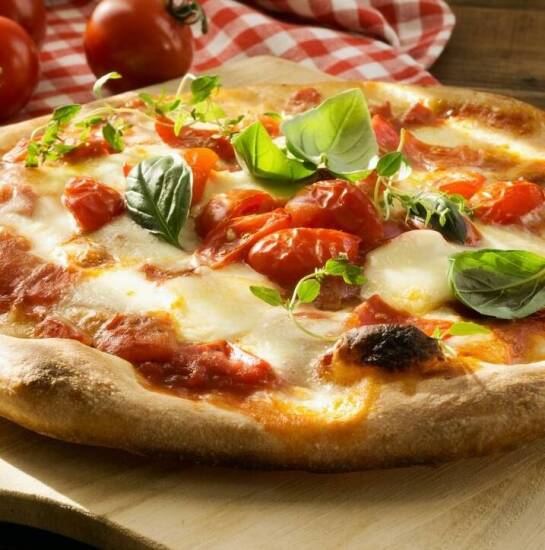 Dlaczego nasze sałatki są idealnym dodatkiem do nocnej pizzy?