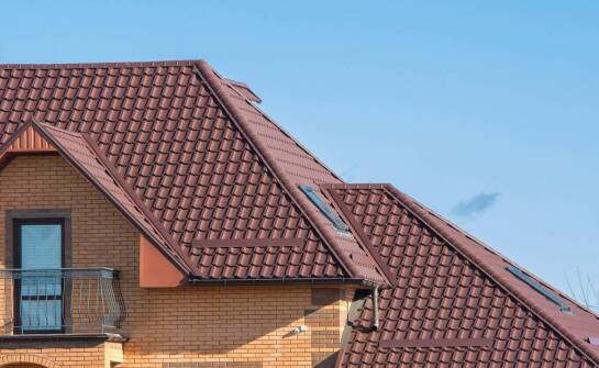 **Bezpieczeństwo i trwałość: jak wybrać odpowiednie pokrycie dachowe podczas remontu w Warszawie?+**