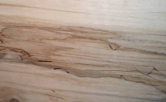 Trawertyn jako alternatywa dla płytek – zalety i zastosowania