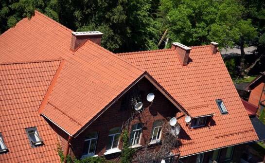 Dachy wielospadowe: Złożoność projektu a funkcjonalność