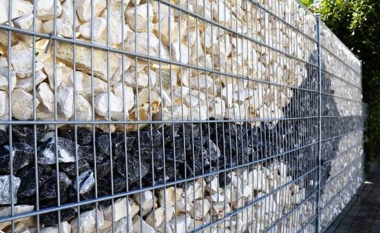 Innowacyjne rozwiązania architektoniczne z użyciem gabionów z siatki na kamienie