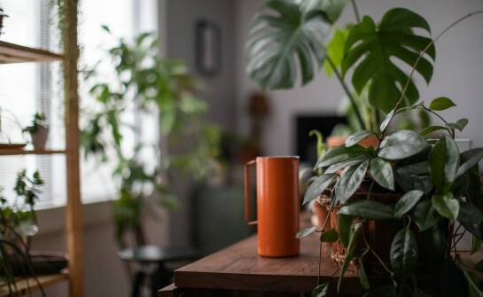 Jak montaż miedzianego dozownika na płyn wpływa na funkcjonalność kuchni?