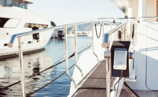 Dlaczego warto znać zasady konserwacji drabinki do motorówki przed sezonem letnim?