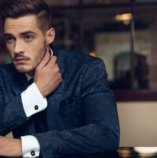 Elegancka moda dla chłopców: jak wybrać odpowiednią koszulę na specjalne okazje?