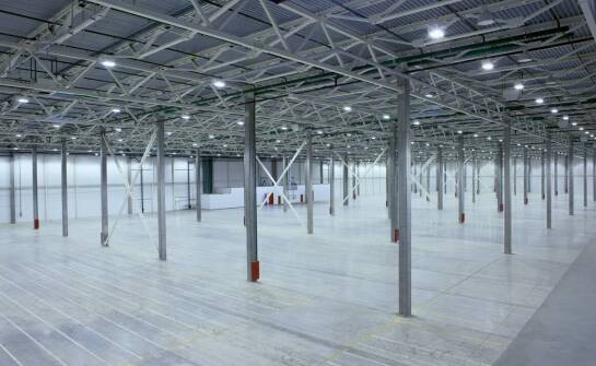 Innowacyjne rozwiązania dla magazynowania plonów w halach prefabrykowanych