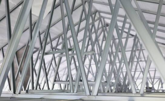 Elastyczność projektowa prefabrykowanych wiązarów dachowych – co warto wiedzieć?