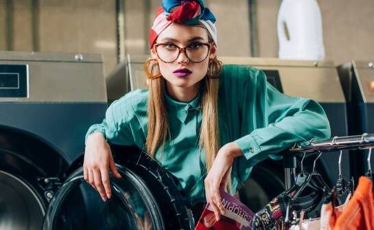 Dlaczego warto inwestować w odzież szytą na miarę inspirowaną stylem lat 80.?