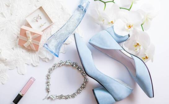 Czarny pasek do spodni – propozycje na stylizacje ze srebrnymi dodatkami