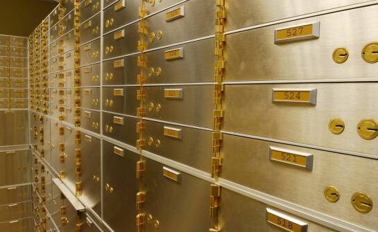 Jak lombardy dbają o bezpieczeństwo transakcji podczas skupu złota?