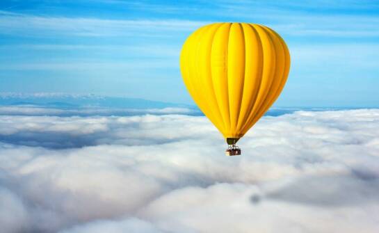 Czy cena lotu balonem zawiera ubezpieczenie pasażerów?