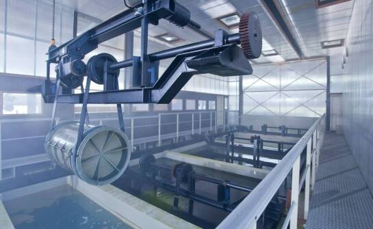 Porównanie metod niklowania – elektrolityczne kontra chemiczne