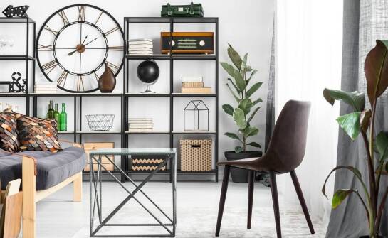 Metalowe kosze i pojemniki jako praktyczne dekoracje wnętrz