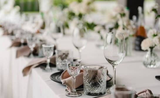 Jak zorganizować wesele marzeń, korzystając z kompleksowej obsługi domu weselnego?