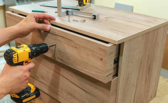 Dlaczego warto korzystać z instrukcji przy składaniu mebli?