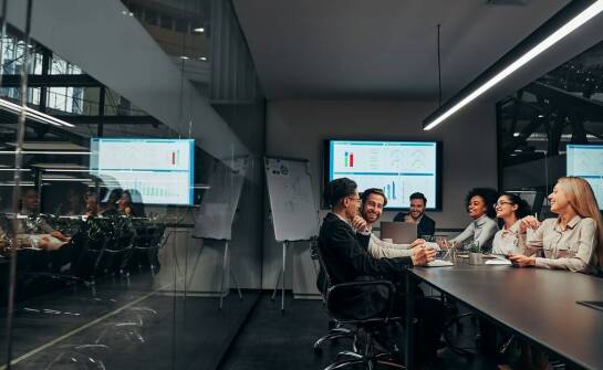 Jak systemy wideokonferencyjne wpływają na efektywność pracy zespołowej?