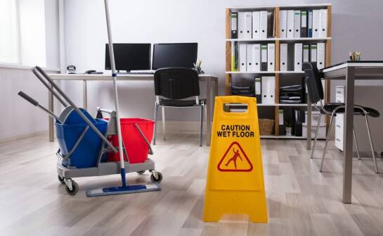 Znaki ostrzegawcze bhp a ich rola w edukacji pracowników na temat zagrożeń