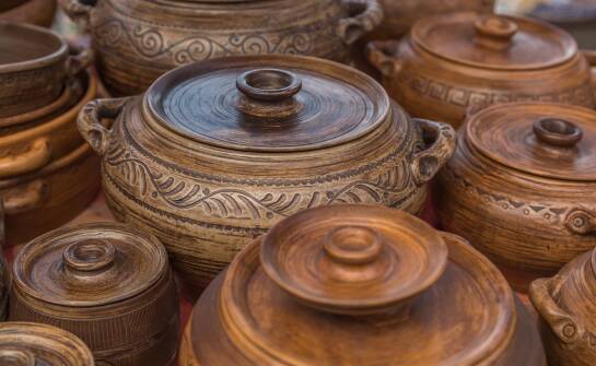 How Polish pottery keep food warm?