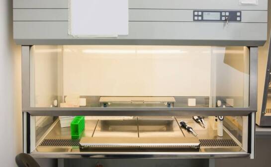 Wpływ jakości szaf bezpieczeństwa na zrównoważony rozwój przedsiębiorstw