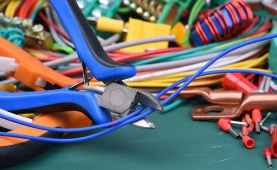 Wpływ hurtowni elektrycznej na dostępność nowoczesnych technologii serwisowych