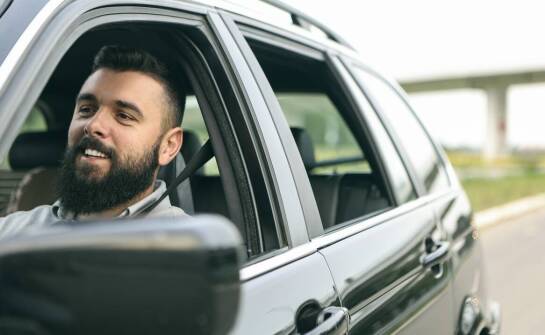 Kurs jazdy na autostradzie: Jak efektywnie korzystać z pasa awaryjnego?