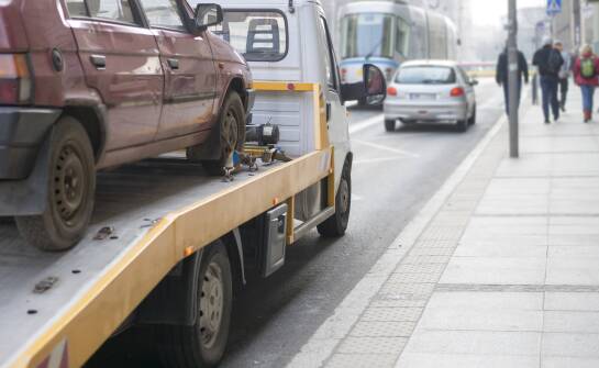 Całodobowa pomoc drogowa w Krośnie – co warto wiedzieć przed wezwaniem?
