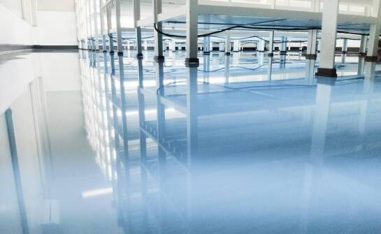 Właściwości posypki utwardzającej a specyfika obiektów magazynowych