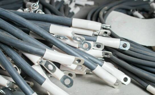 Przewody aluminiowe okrągłe emaliowane a ich zastosowanie w systemach automatyki przemysłowej