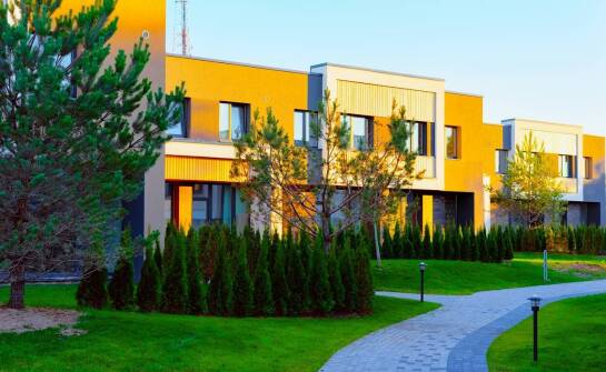 Jakie są kluczowe czynniki wpływające na decyzję o zakupie mieszkania w Stalowej Woli?