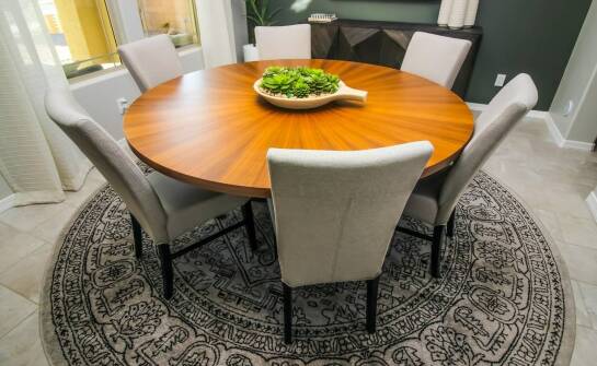 Jak dbać o stół okrągły z metalowymi nogami, aby służył przez lata?