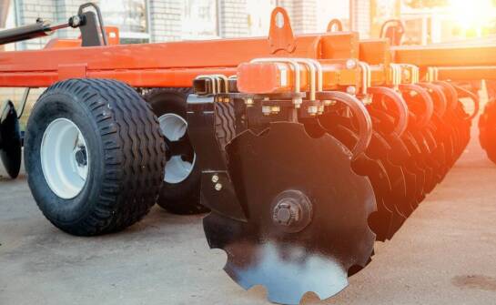Wpływ odpowiedniego doboru łyżki do opon rolniczych na bezpieczeństwo pracy