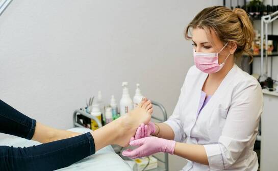 Jak rejuvi hurtownia ułatwia wyposażenie gabinetów podologicznych?