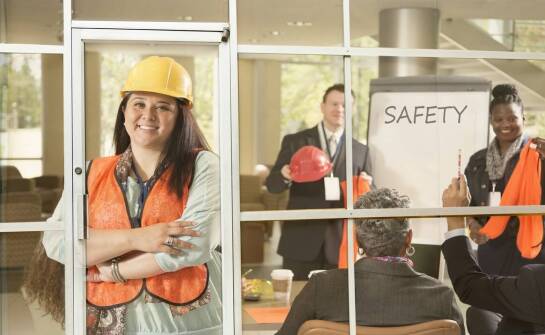 Jakie są korzyści z regularnych szkoleń opartych na instrukcjach stanowiskowych BHP?