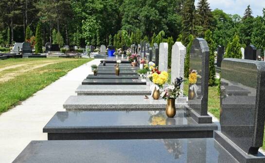 Artystyczne nagrobki jako inspiracja do tworzenia unikatowych miejsc pamięci