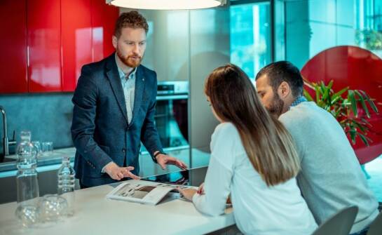 Kluczowe etapy sprzedaży mieszkania z pomocą agencji nieruchomości