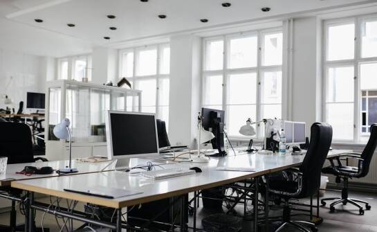 Jak wynajem powierzchni biurowych wspiera rozwój startupów?
