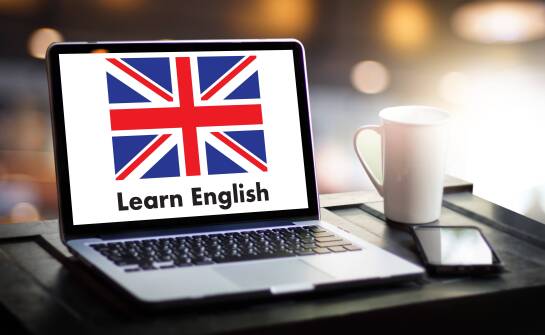 Sposoby na skuteczne przełamywanie bariery językowej podczas zajęć online