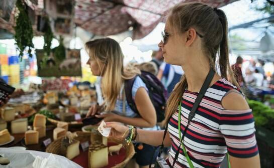 Jak dostawca sosów majonezów wspiera lokalne inicjatywy kulinarne?