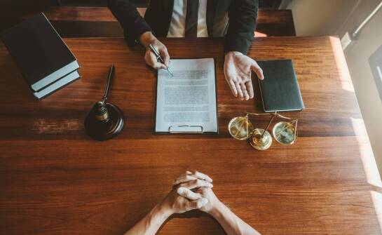 Reprezentacja przed organami administracyjnymi: Jak kancelaria prawna z Giżycka wspiera swoich klientów?