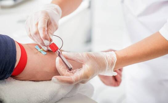 Jakie są korzyści z zastosowania terapii biologicznej w leczeniu łokcia golfisty?