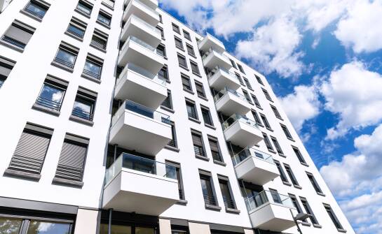 Jak efektywnie kontrolować koszty dzięki profesjonalnemu zarządzaniu wspólnotą?