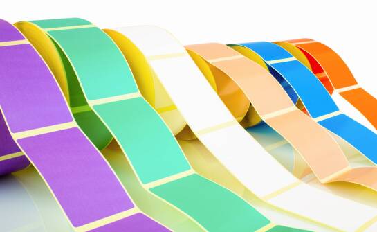 Innowacyjne podejścia w produkcji etykiet papierowych – co wyróżnia nowoczesnych producentów?