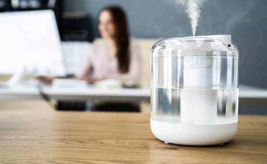 Znaczenie regulacji wilgotności powietrza dla ochrony sprzętu komputerowego w biurach