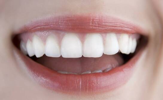 Jakie produkty spożywcze unikać po zabiegu wybielania zębów?