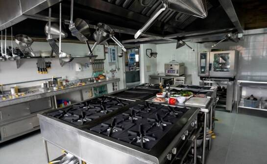 Caterina sklep: Jak optymalizować przestrzeń w kuchni dzięki odpowiedniemu wyposażeniu?