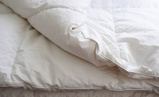 Termoizolacyjne właściwości kołdry puchowej 160x200 - co warto wiedzieć?