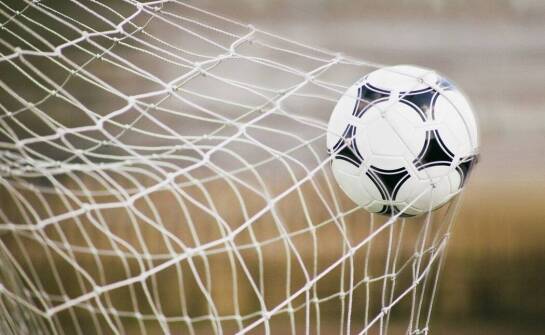 Jakie standardy muszą spełniać siatki sportowe?