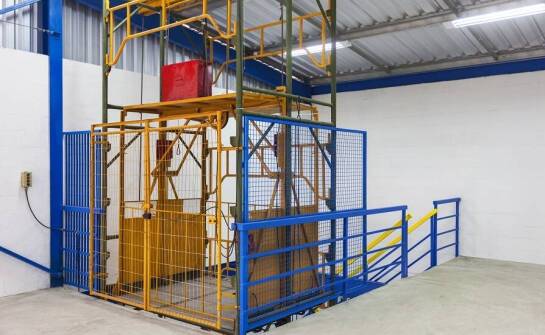 Innowacyjne podejścia do projektowania wind towarowych magazynowych