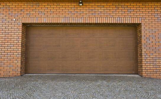 Zalety wyboru lokalnego dostawcy bram garażowych